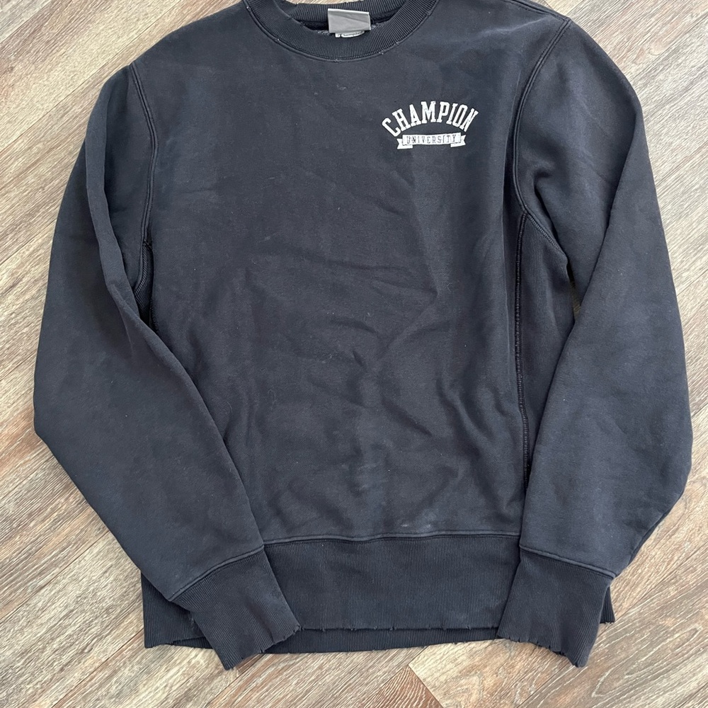 Champion Black Crewneck Sweater with Ribbed Cuffs